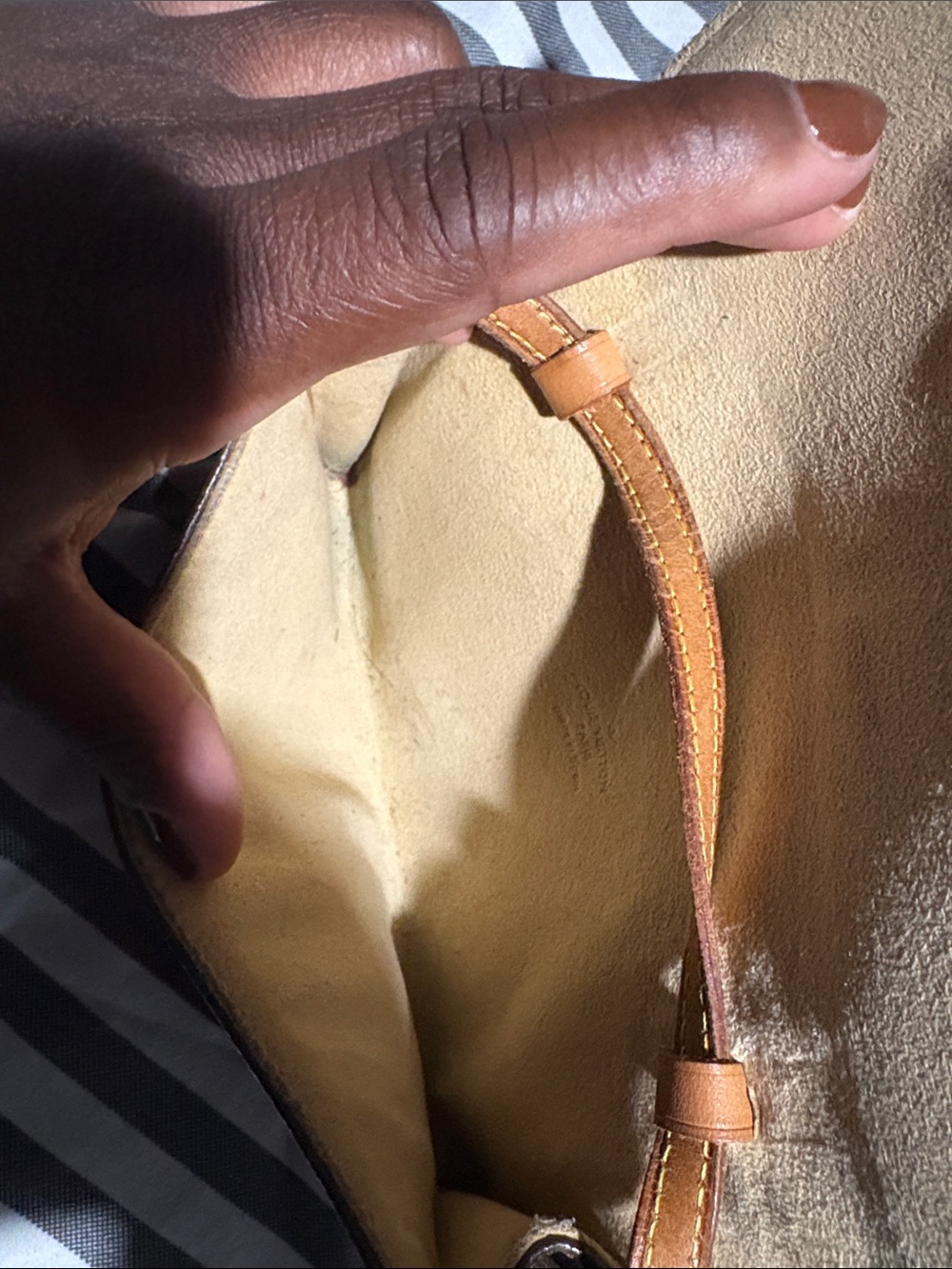 Louis Vuitton Brown Monogram Crossbody Bag with Tan Trim - Picture 3 of 5